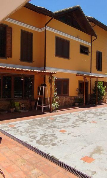 Casa à venda com 4 quartos, 5 banheiros, 6 vagas e 615m² no Jardim Marajói, Nova Friburgo — foto principal
