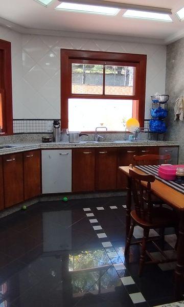 Casa à venda com 4 quartos, 3 suítes, 6 vagas e 615m² no Jardim Marajói, Nova Friburgo (RJ) — foto 4 de 30