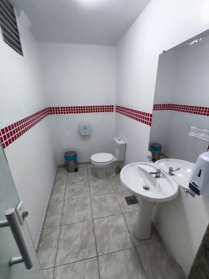 Comercial à venda com 5 banheiros e 415m² no Centro, Nova Friburgo (RJ) — foto 2 de 9