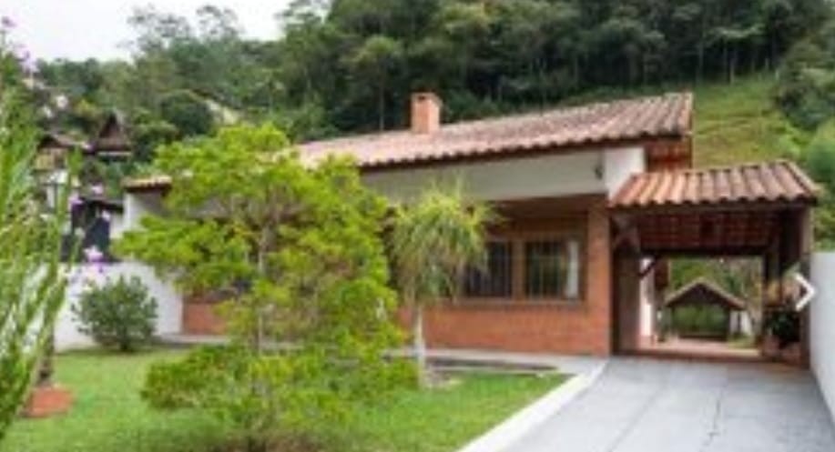 Casa à venda com 2 quartos, 1 banheiro, 2 vagas e 101m² no Mury, Nova Friburgo — foto principal