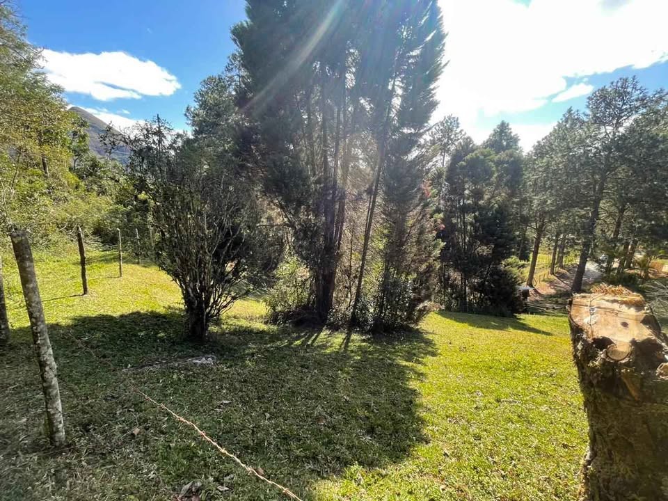 Terreno à venda com 870m² de terreno no Cascatinha, Nova Friburgo — foto principal