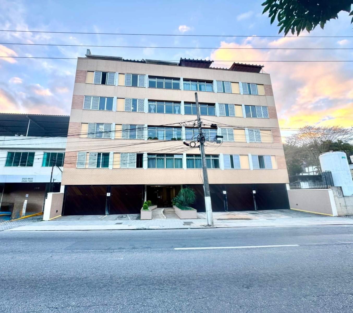 Apartamento à venda com 2 quartos, 2 banheiros, 1 vaga e 120m² no Nova Friburgo — foto principal