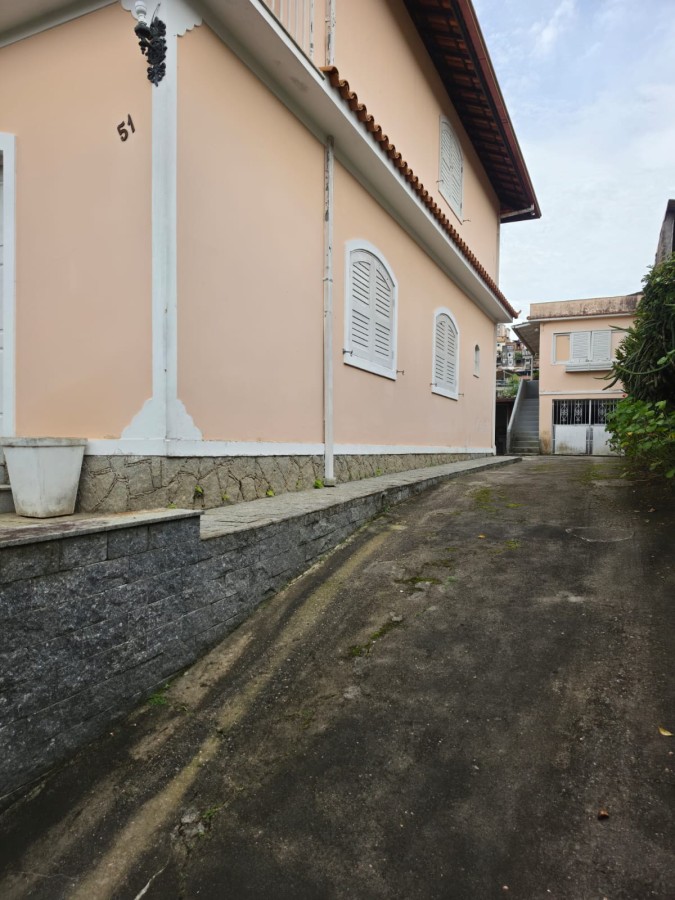Casa à venda com 4 quartos, 1 suíte, 5 vagas e 200m² no Nova Friburgo (RJ) — foto 4 de 30