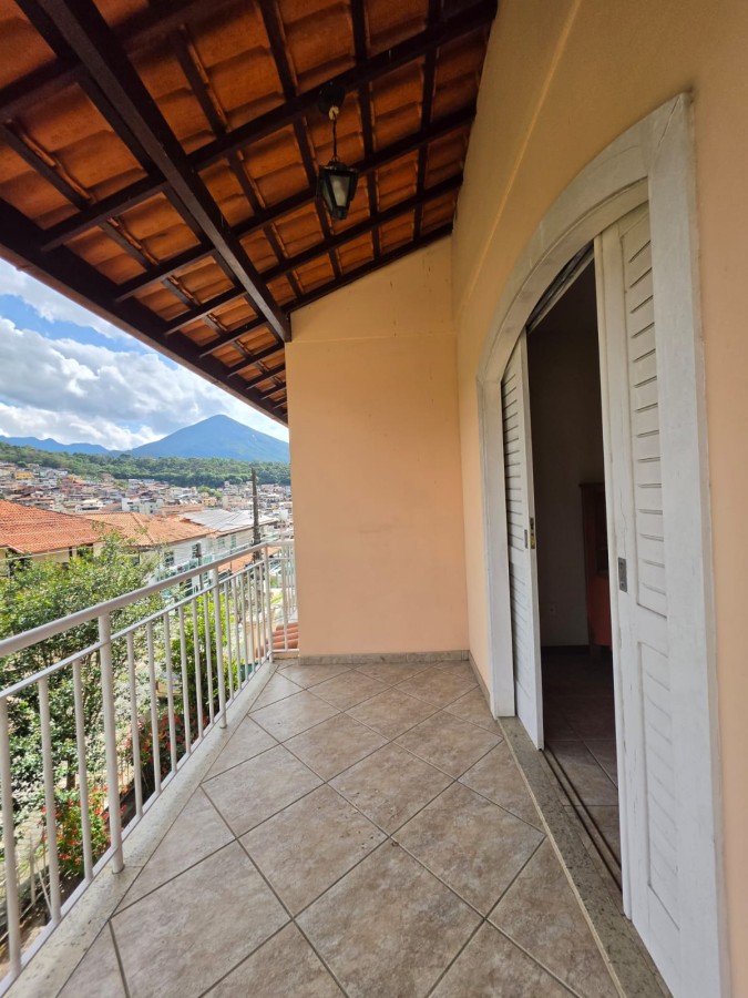 Casa à venda com 4 quartos, 1 suíte, 5 vagas e 200m² no Nova Friburgo (RJ) — foto 11 de 30