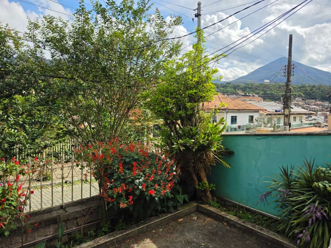 Casa à venda com 4 quartos, 1 suíte, 5 vagas e 200m² no Nova Friburgo (RJ) — foto 12 de 30