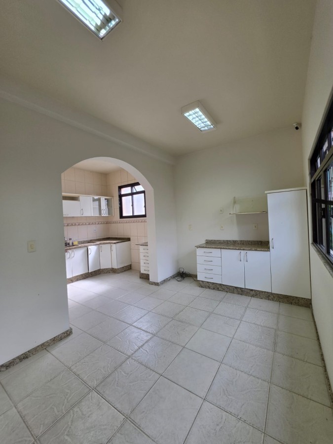Casa à venda com 4 quartos, 1 suíte, 5 vagas e 200m² no Nova Friburgo (RJ) — foto 17 de 30